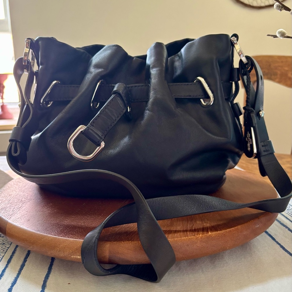Cole Haan classic drawstring bucket hobo bag purse, soft leather, EUC
